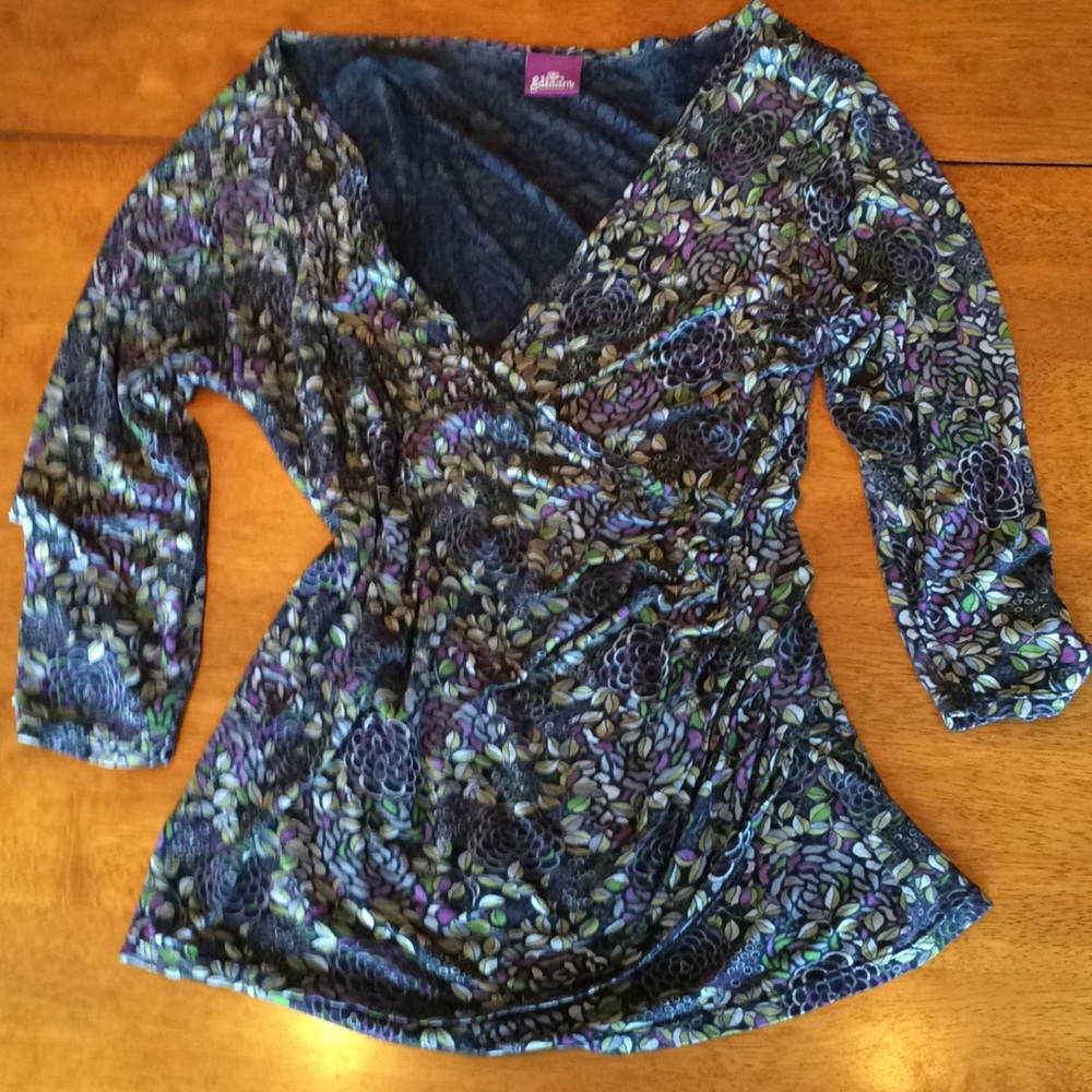 Gorgeous Salaam v-neck wrap top; ruched at waist.